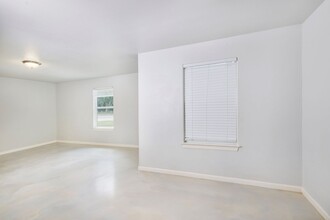 638 Luke St in Dayton, TX - Building Photo - Building Photo