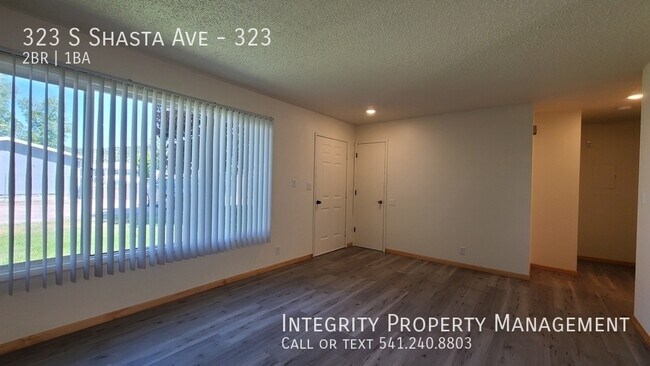 323 S Shasta Ave-Unit -323 in Eagle Point, OR - Building Photo - Building Photo