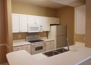 14205 Falls Church Dr in Orlando, FL - Building Photo - Building Photo