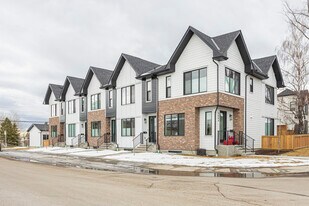 2179 49 Av SW in Calgary, AB - Building Photo