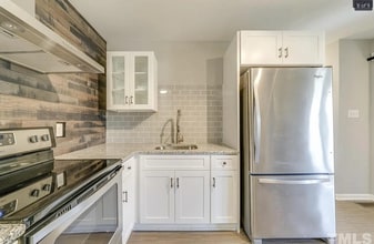 1523 Chapel Hill Rd, Unit B in Durham, NC - Foto de edificio - Building Photo