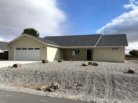302 Lolly Ln in Dallesport, WA - Building Photo