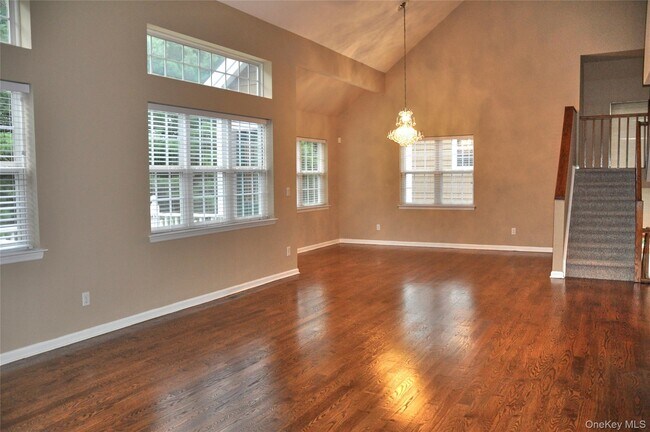 23 Deertree Ln in Briarcliff Manor, NY - Building Photo - Building Photo
