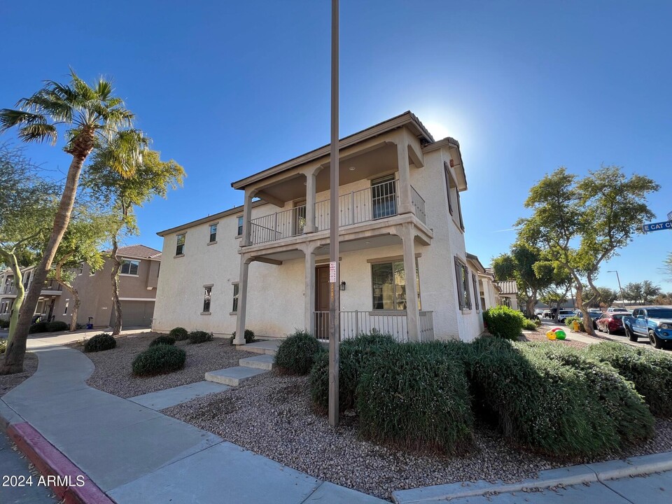 63 E Catclaw St in Gilbert, AZ - Building Photo