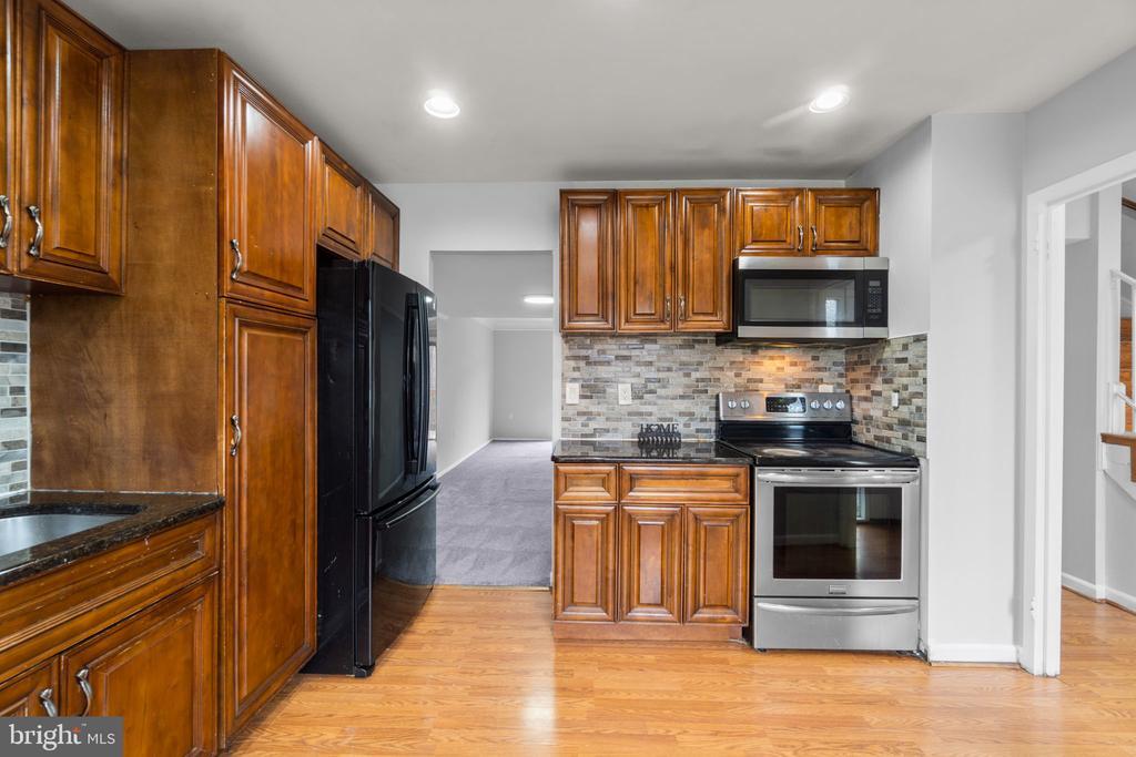 9419 Horizon Run Rd in Montgomery Village, MD - Building Photo