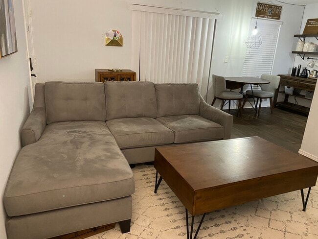 4611 W North B St, Unit 117 in Tampa, FL - Foto de edificio - Building Photo