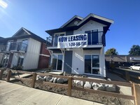 995 England Ave in Courtenay, BC - Building Photo - Building Photo