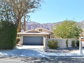 51555 Eisenhower Dr in La Quinta, CA - Building Photo