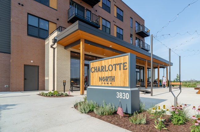 The Apartments at North Town in Sheboygan, WI - Foto de edificio - Building Photo