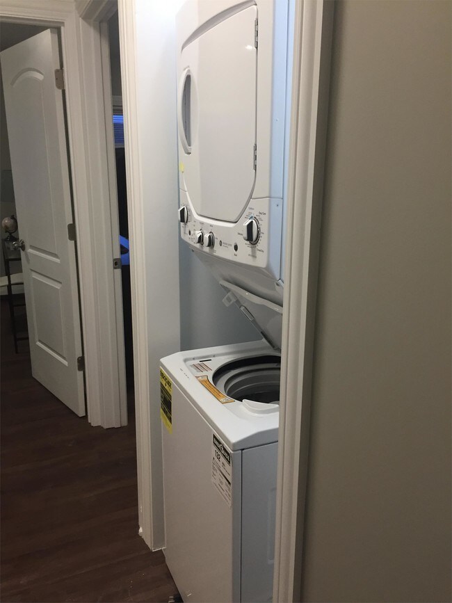 8651 W Foster Ave-Unit -1A in Chicago, IL - Building Photo - Building Photo