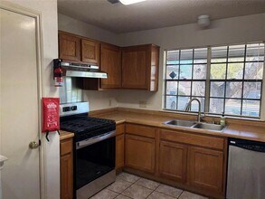 1005 Wessex Way in Austin, TX - Building Photo - Building Photo