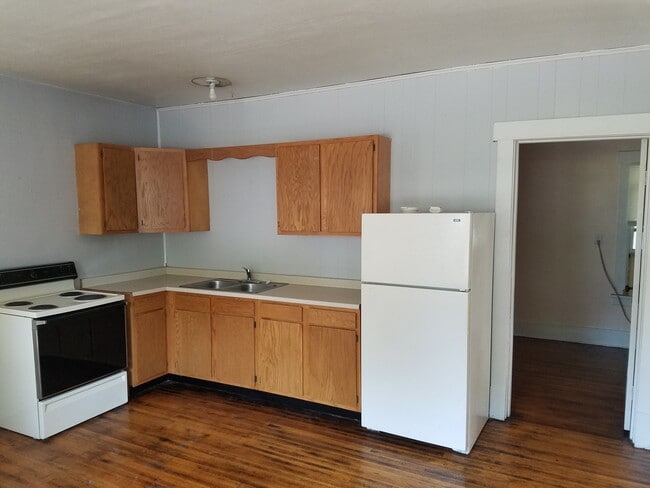 919 W 3rd St, Unit 1 in Dixon, IL - Foto de edificio - Building Photo