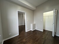 2109 N California Ave, Unit 2R in Chicago, IL - Building Photo - Building Photo