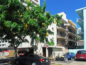 426 Namahana St in Honolulu, HI - Building Photo - Building Photo