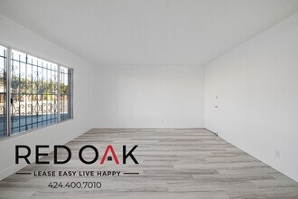 6501 Cherry Ave in Long Beach, CA - Foto de edificio - Building Photo