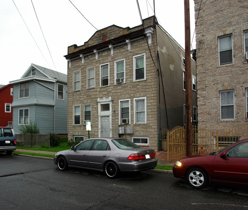 164 Ogden Ave in Kearny, NJ - Building Photo