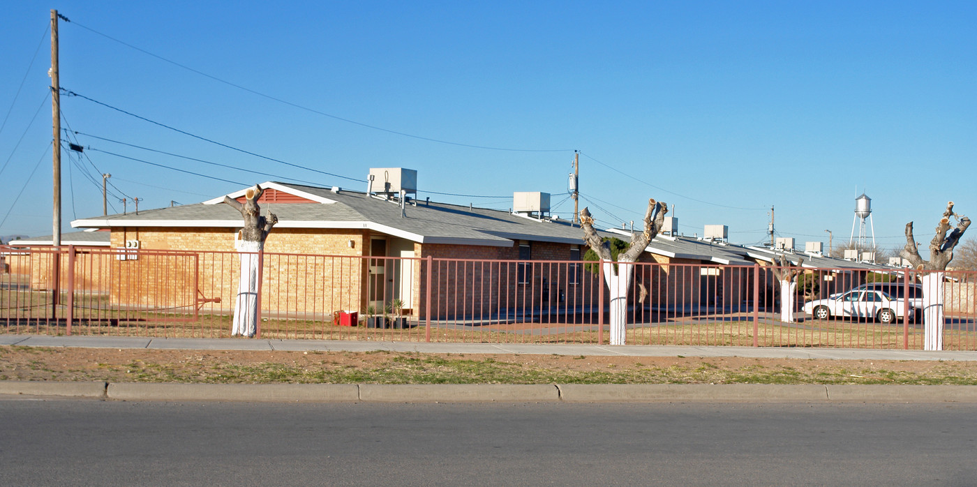 650 G St in Clint, TX - Building Photo