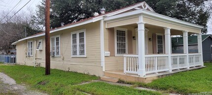 2008 S Olive St in San Antonio, TX - Building Photo - Building Photo