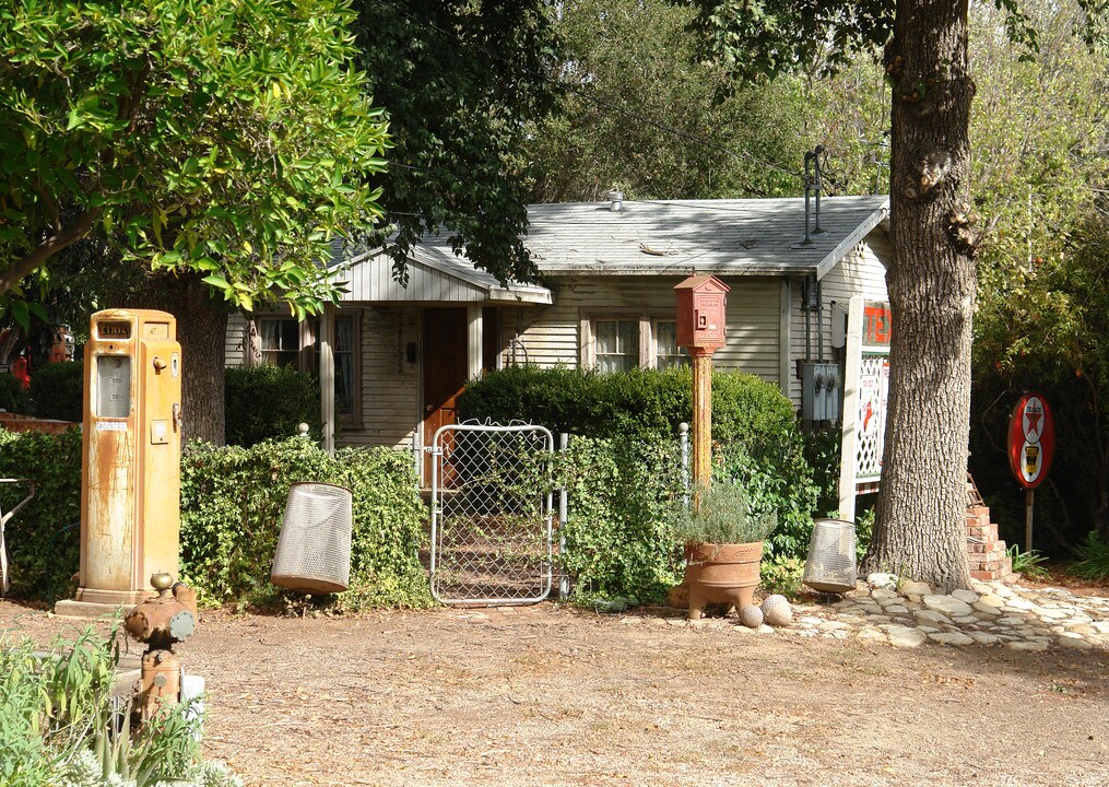 1182 Tico Rd in Ojai, CA - Foto de edificio