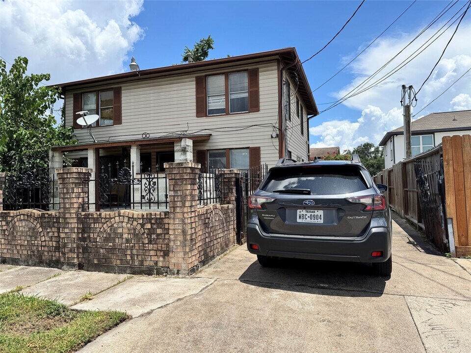 5617 Eskridge St in Houston, TX - Building Photo