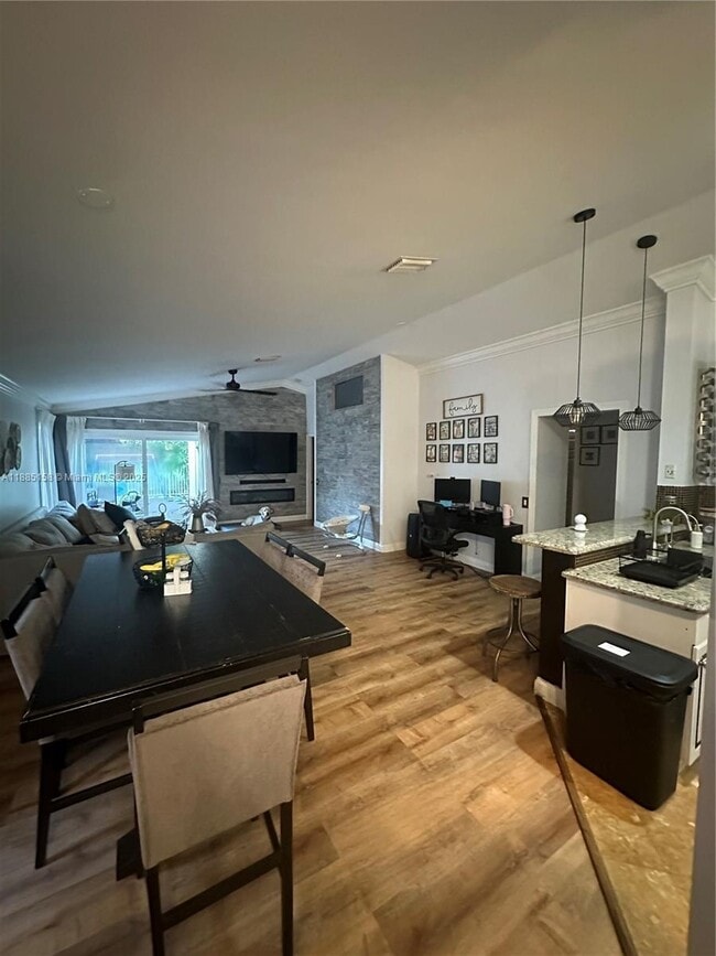 4314 Mahogany Ridge Dr in Weston, FL - Building Photo - Building Photo