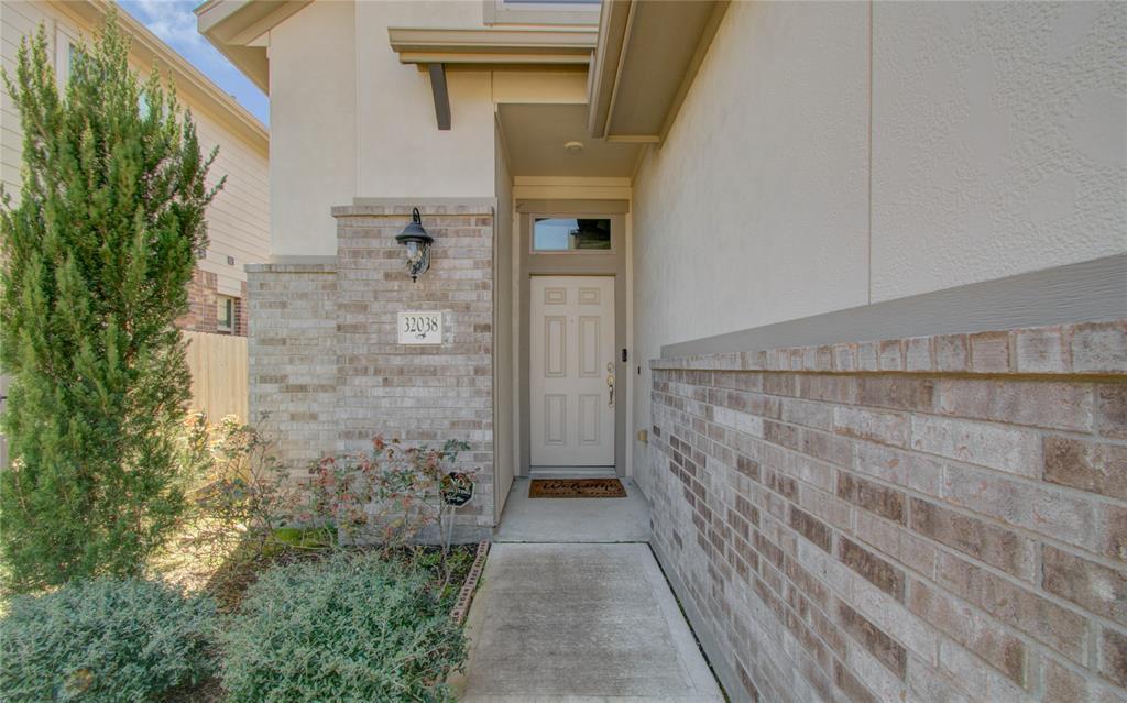 32038 Quail Terrace Ln in Shenandoah, TX - Building Photo