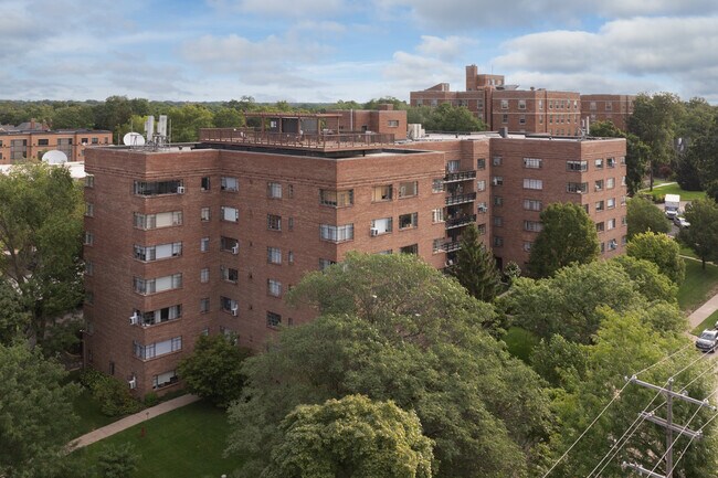 Hillmount in Grand Rapids, MI - Building Photo - Building Photo