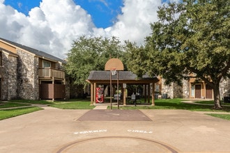 Parkway Circle Apartments in College Station, TX - Building Photo - Building Photo