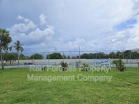 4301 Island Cir in Ft. Myers, FL - Building Photo - Building Photo