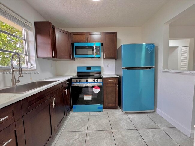 3630 SW 87th Ave in Miami, FL - Building Photo - Building Photo