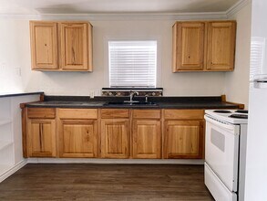 109 E 3rd St in Weatherford, TX - Foto de edificio - Building Photo