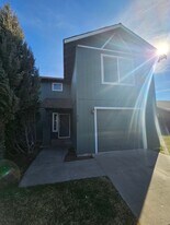 863 SE Kierra Pl in Madras, OR - Building Photo