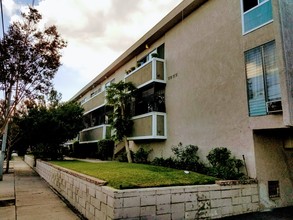 Apartment Los Rosas in Van Nuys, CA - Building Photo - Other