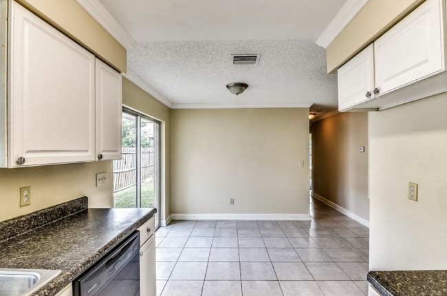 6427 Summit Dr in Orlando, FL - Building Photo - Building Photo