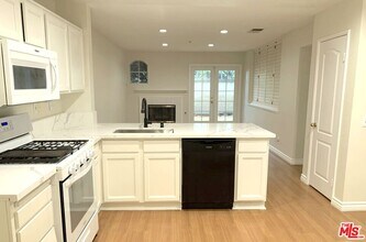 11209 Terra Vista Pkwy in Rancho Cucamonga, CA - Foto de edificio - Building Photo