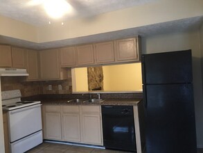 6479 Meadow Rue Dr in Norcross, GA - Building Photo - Building Photo