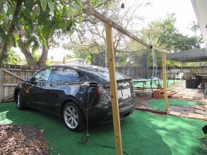 1601 N Yale Dr in Hollywood, FL - Building Photo - Building Photo