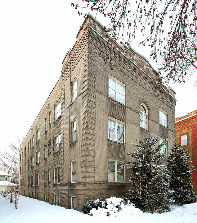 894 Grand Ave in St. Paul, MN - Building Photo