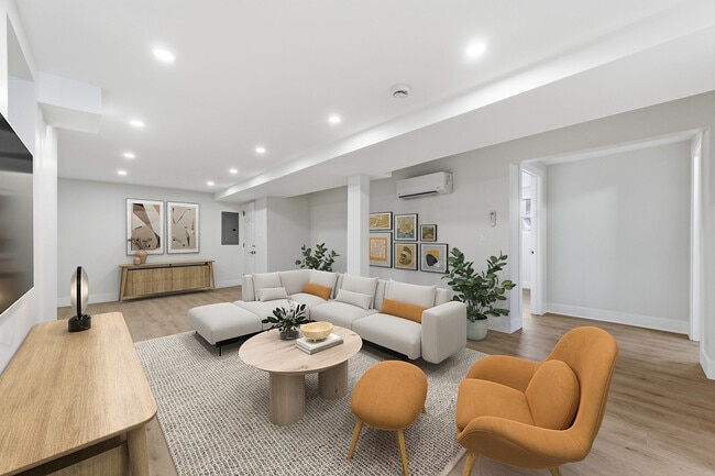 Catalpa 2507 W in Chicago, IL - Building Photo - Building Photo