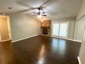 11307 S Ash St in Jenks, OK - Foto de edificio - Building Photo