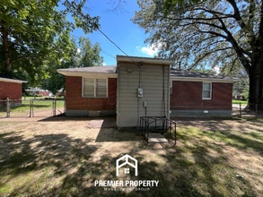 3026 S Edgeware Rd in Memphis, TN - Building Photo - Building Photo