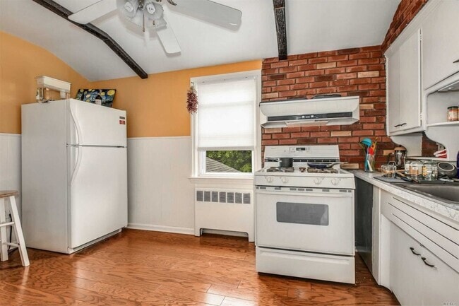 100 Willis Ave, Unit 2 in Floral Park, NY - Building Photo - Building Photo