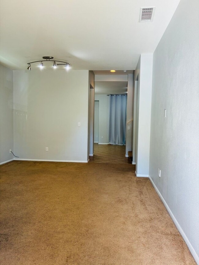 200 Penhow Cir in Sacramento, CA - Foto de edificio - Building Photo