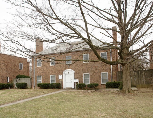 3349 E Broad St in Columbus, OH - Foto de edificio - Building Photo