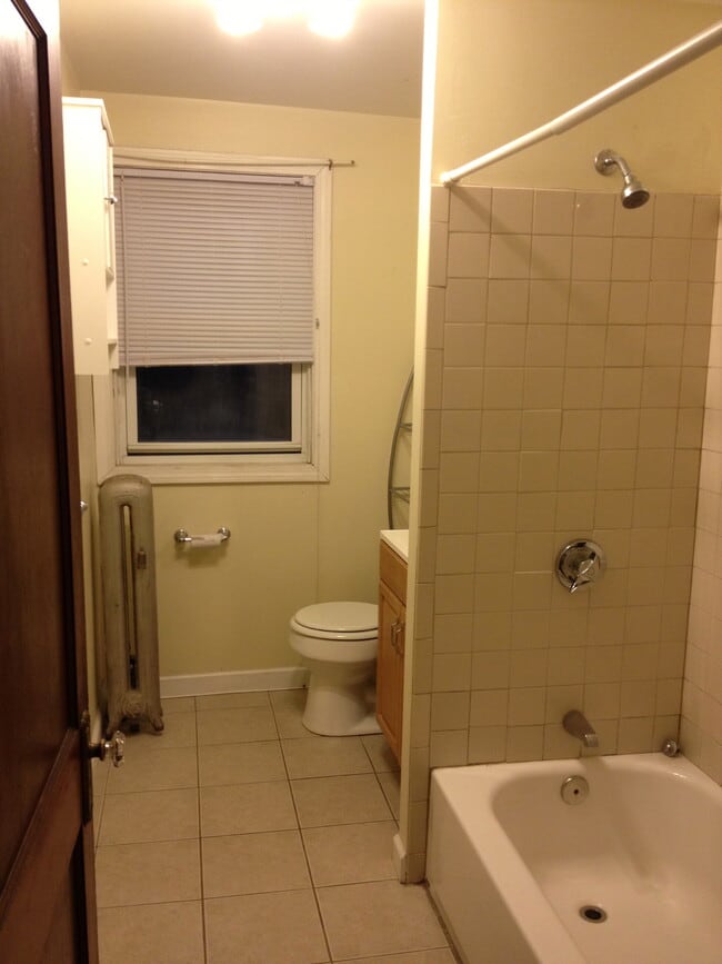 123 Fifth St, Unit 1st Floor in East Providence, RI - Building Photo - Building Photo