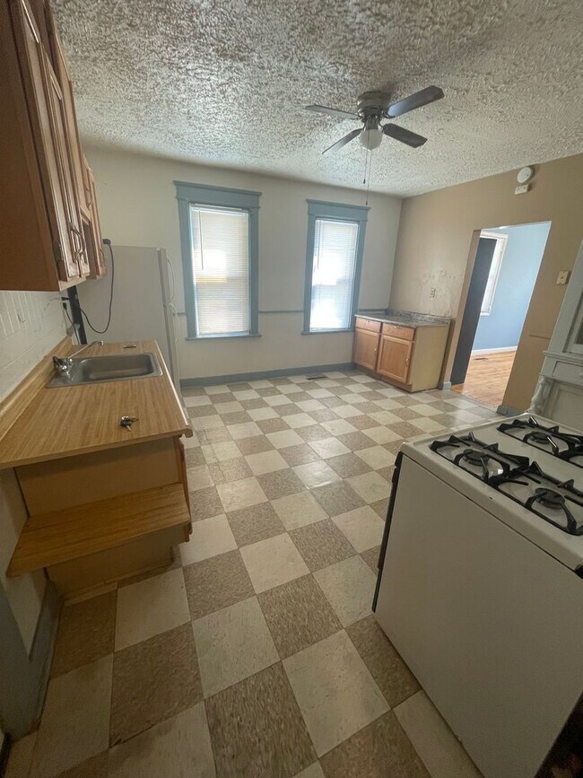 1818 N Pulaski St in Milwaukee, WI - Building Photo - Building Photo