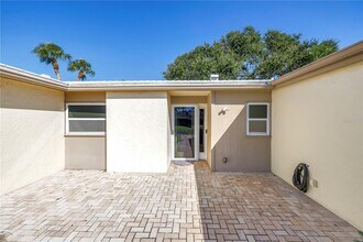 111 Whispering Sands Cir in Sarasota, FL - Building Photo - Building Photo