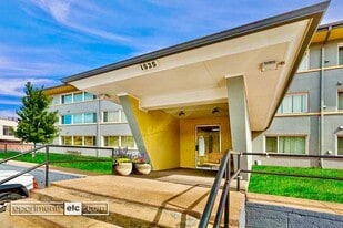 Peak 1535 in Colorado Springs, CO - Building Photo