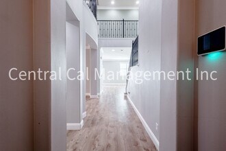 8216 Coral Point Ct in Bakersfield, CA - Foto de edificio - Building Photo