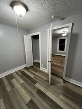 226 Farmington Ave, Unit 1 in New Britain, CT - Foto de edificio - Building Photo